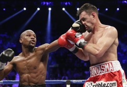 开云下载-年终总决赛常规赛对决在即！新疆男篮演练定位球，上海申花密集防守应对