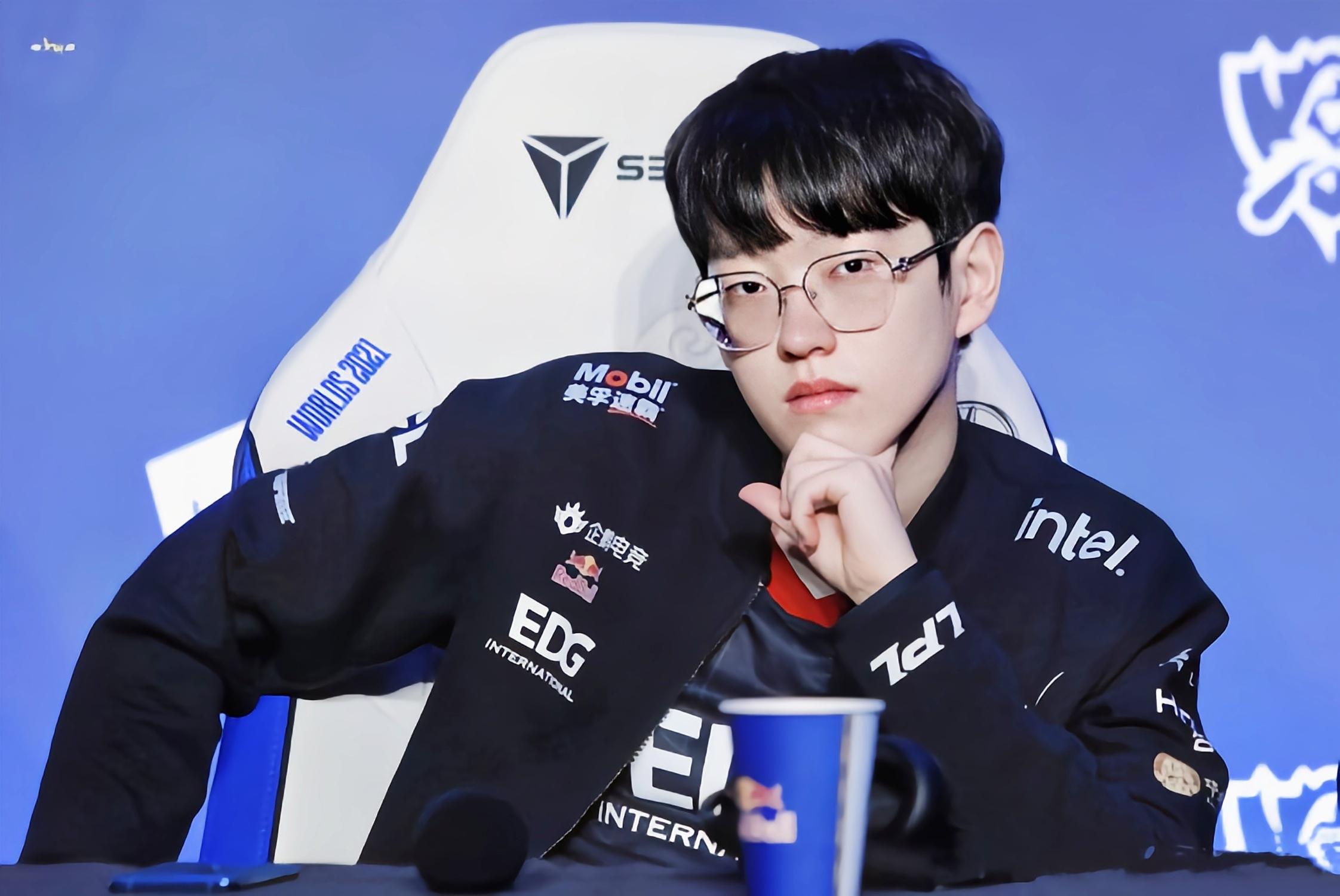 Rookie迎来二十赛季高光表现，C9球迷沸腾！